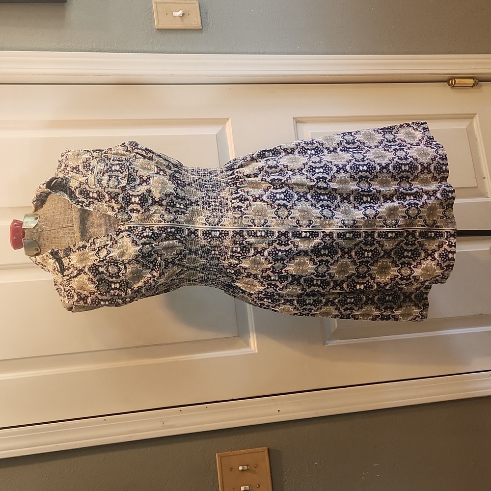J Gee dress. Size 1x. Zipper, elastic waist, pockets, paisley, collared navy/tan